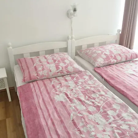 - Munkacsy U. 6. * バラトンフェニヴェシュ